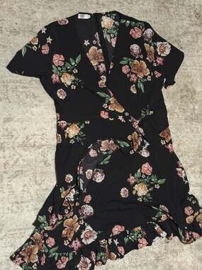 Locryz Floral V-Neck Ruffle Hem Faux Wrap Mini Dress